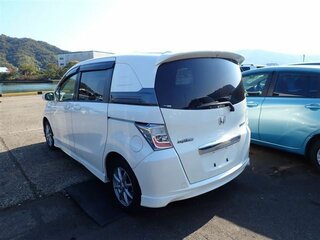 2011 Honda Freed I Рестайлинг, белый, 1094000 рублей, вид 5