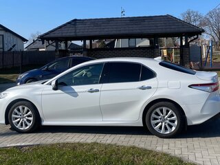 2018 Toyota Camry VIII (XV70), белый, 2760000 рублей, вид 3