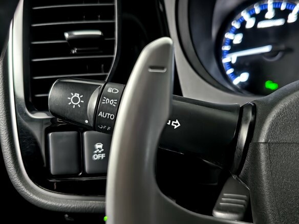 2018 Mitsubishi Outlander III Рестайлинг 2, серебристый, 1848000 рублей - вид 13