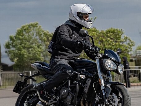 2017 Triumph Street Triple, чёрный, 599999 рублей, вид 1