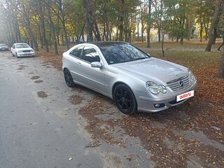 2004 Mercedes-Benz C-Класс 200 II (W203) Рестайлинг, серебристый, 750000 рублей, вид 1