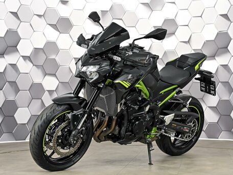 2022 Kawasaki Z 900, чёрный, 999000 рублей, вид 2