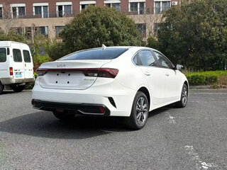 2024 Kia K3 II (China Market) Рестайлинг, белый, 1750000 рублей, вид 4