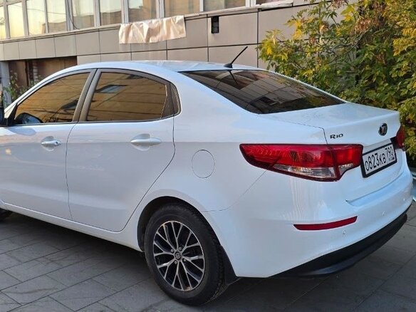 2015 Kia Rio III Рестайлинг, белый, 1100000 рублей - вид 5