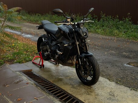 2021 Yamaha MT-09 (FZ-09), чёрный, 1099000 рублей, вид 4