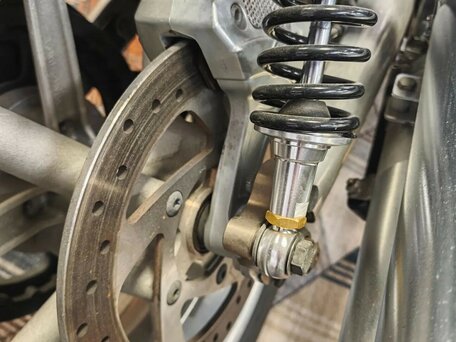 2006 Harley-Davidson V-Rod, жёлтый, 1500000 рублей, вид 3
