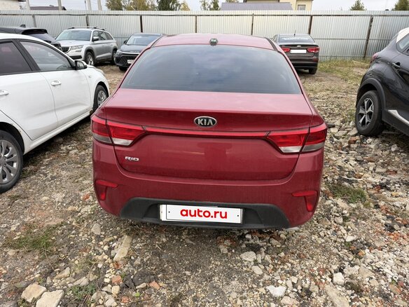 2017 Kia Rio IV, красный - вид 4