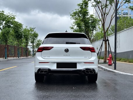 2023 Volkswagen Golf VIII, белый, 1920000 рублей, вид 5