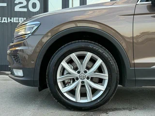 2017 Volkswagen Tiguan II, коричневый, 2275000 рублей, вид 5