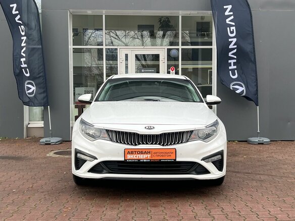 2018 Kia Optima IV Рестайлинг, белый, 1579000 рублей - вид 2