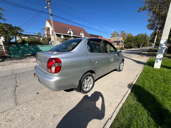 2000 Toyota Platz, серебристый - вид 3