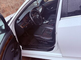 2009 BMW 5 серии 528i V (E60/E61) Рестайлинг, белый, 1350000 рублей, вид 5