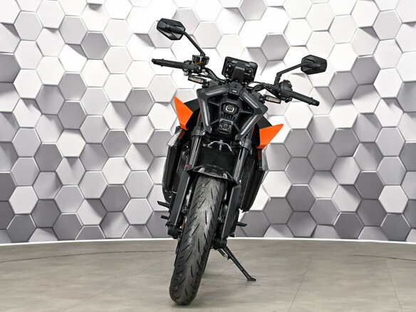 2024 KTM 990 Duke, серый, 1299000 рублей - вид 4