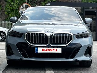 2024 BMW 5 серии 520i VIII (G60/G61/G68), голубой, 4773000 рублей, вид 1