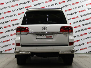 2016 Toyota Land Cruiser 200 Series Рестайлинг 2, белый, 5465750 рублей, вид 4
