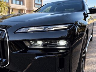 2025 BMW 7 серии 740d xDrive VII (G70), чёрный, 13990000 рублей, вид 4