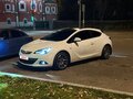 2013 Opel Astra GTC J Рестайлинг, белый, 880000 рублей - вид 1