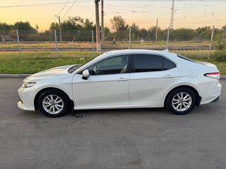 2018 Toyota Camry VIII (XV70), белый, 2350000 рублей, вид 2
