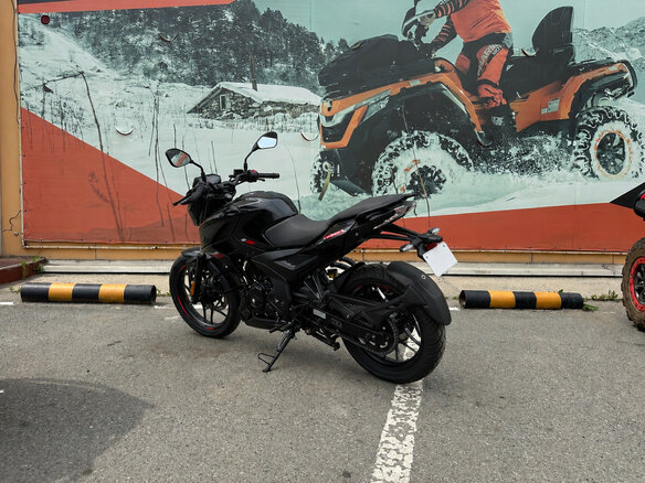 2026 Bajaj Pulsar N250, чёрный, 287900 рублей - вид 3