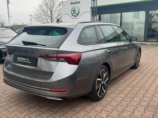 2022 Skoda Octavia IV (A8), серый, 2330000 рублей, вид 5