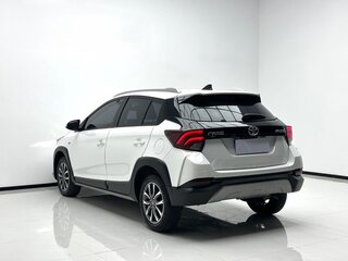 2023 Toyota Yaris L X XP150 Рестайлинг, белый, 1354000 рублей, вид 4