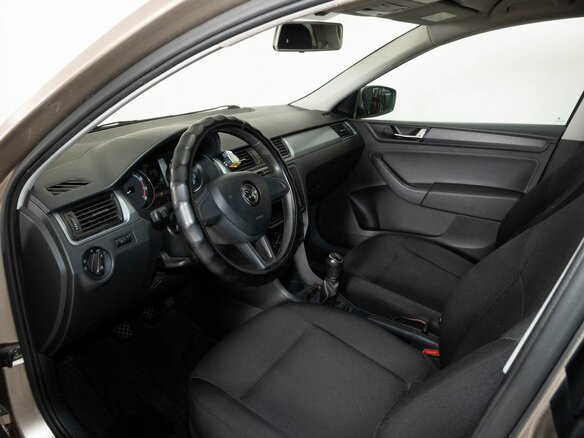 2018 Skoda Rapid I Рестайлинг, бежевый, 1100000 рублей - вид 4