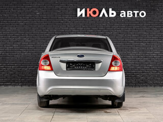 2008 Ford Focus II Рестайлинг, серебристый, 300000 рублей, вид 2