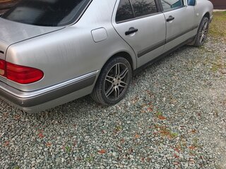1999 Mercedes-Benz E-Класс 240 II (W210, S210), серебристый, 350000 рублей, вид 2