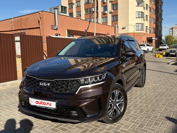 2022 Kia Sorento IV, коричневый