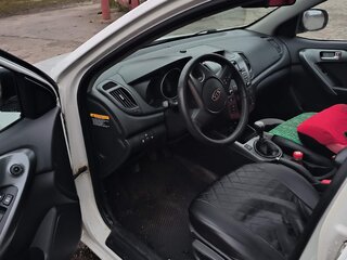 2009 Kia Cerato 5-speed II, белый, 530000 рублей, вид 5