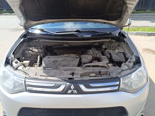 2014 Mitsubishi Outlander III Рестайлинг, серебристый, 1200000 рублей, вид 2