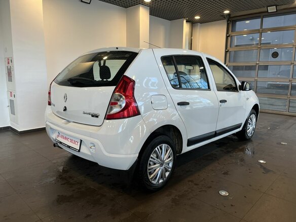 2013 Renault Sandero I, белый, 434000 рублей - вид 2