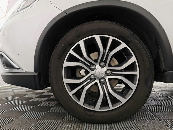 2018 Mitsubishi Outlander III Рестайлинг 2, серый, 1915150 рублей - вид 7