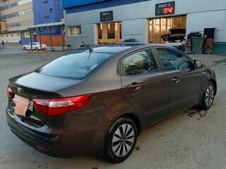 2014 Kia Rio 6-speed III, коричневый, 700000 рублей, вид 3