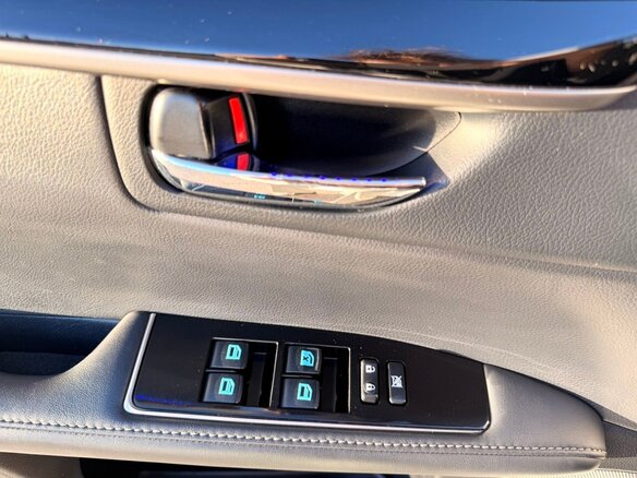 2016 Lexus ES 250 VI Рестайлинг, белый, 3000000 рублей - вид 11