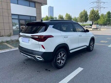 2021 Kia KX3, белый, 2230000 рублей, вид 2