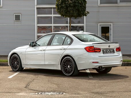 2017 BMW 3 серии 320i VI (F3x) Рестайлинг, белый, 1955000 рублей, вид 4