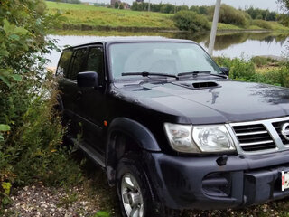 2004 Nissan Patrol V (Y61), чёрный, 1300000 рублей, вид 3