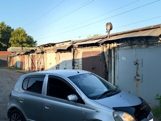2000 Toyota Vitz I (P10), серебристый, 290000 рублей, вид 3