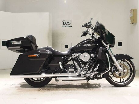 2017 Harley-Davidson Street Glide, чёрный, 1690000 рублей, вид 3