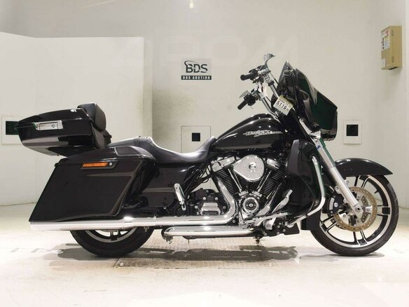 2017 Harley-Davidson Street Glide, чёрный, 1690000 рублей - вид 2