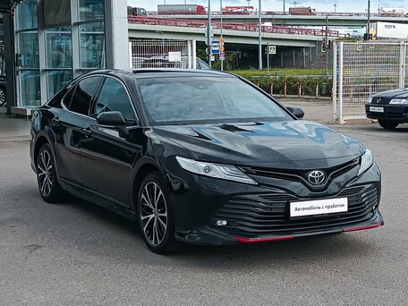 2020 Toyota Camry VIII (XV70), чёрный, 2820000 рублей, вид 3