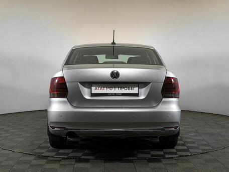2017 Volkswagen Polo V Рестайлинг, серебристый, 1090000 рублей, вид 5