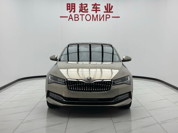 2023 Skoda Superb III Рестайлинг, бежевый