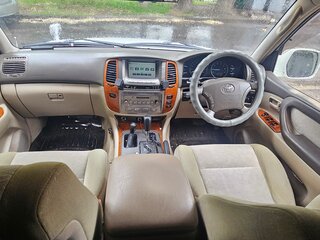 2002 Toyota Land Cruiser 100 Series Рестайлинг 1, белый, 2500000 рублей, вид 3