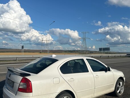 2012 Skoda Octavia II (A5) Рестайлинг, белый, 800000 рублей, вид 3