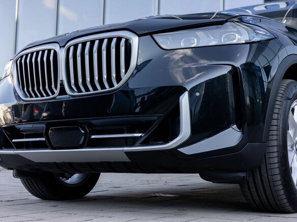 2026 BMW X5 40i IV (G05/G18) Рестайлинг, чёрный, 30500000 рублей - вид 5