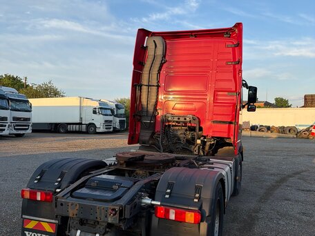 2008 Volvo FH, красный, 3150000 рублей, вид 5