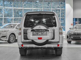 2011 Mitsubishi Pajero IV, серебристый, 1749000 рублей, вид 5