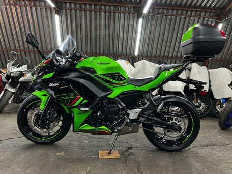 2023 Kawasaki Ninja 650, зелёный, 880000 рублей, вид 4